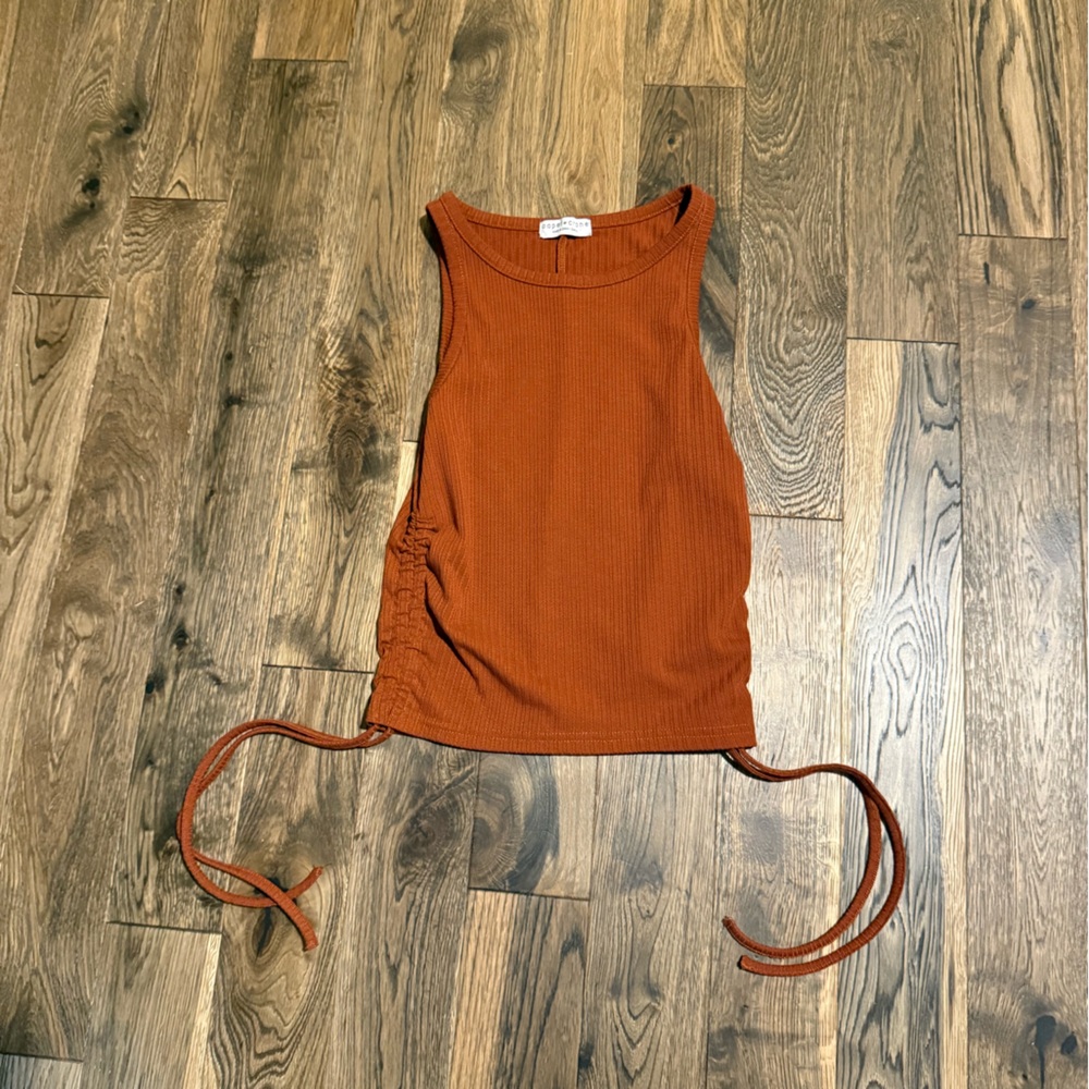 Women’s side cinched tank top